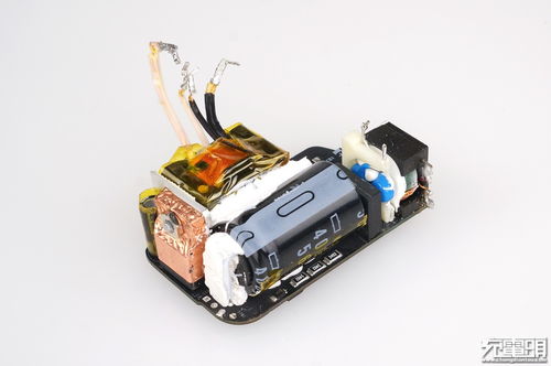 苹果A1882（30W）与A1540（29W）充电器深度拆解对比 PCB与插座篇